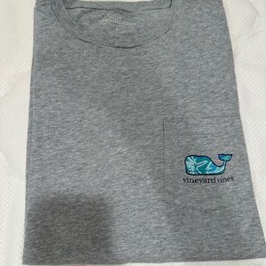 Vineyard vines t shirt